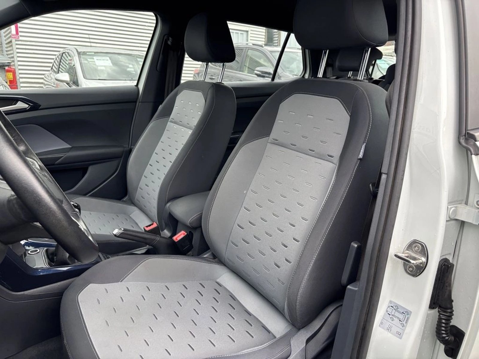Volkswagen T-CROSS 1.0 TSI COMFORTLINE MT5 5P 2022 - Imagen 10 de 20