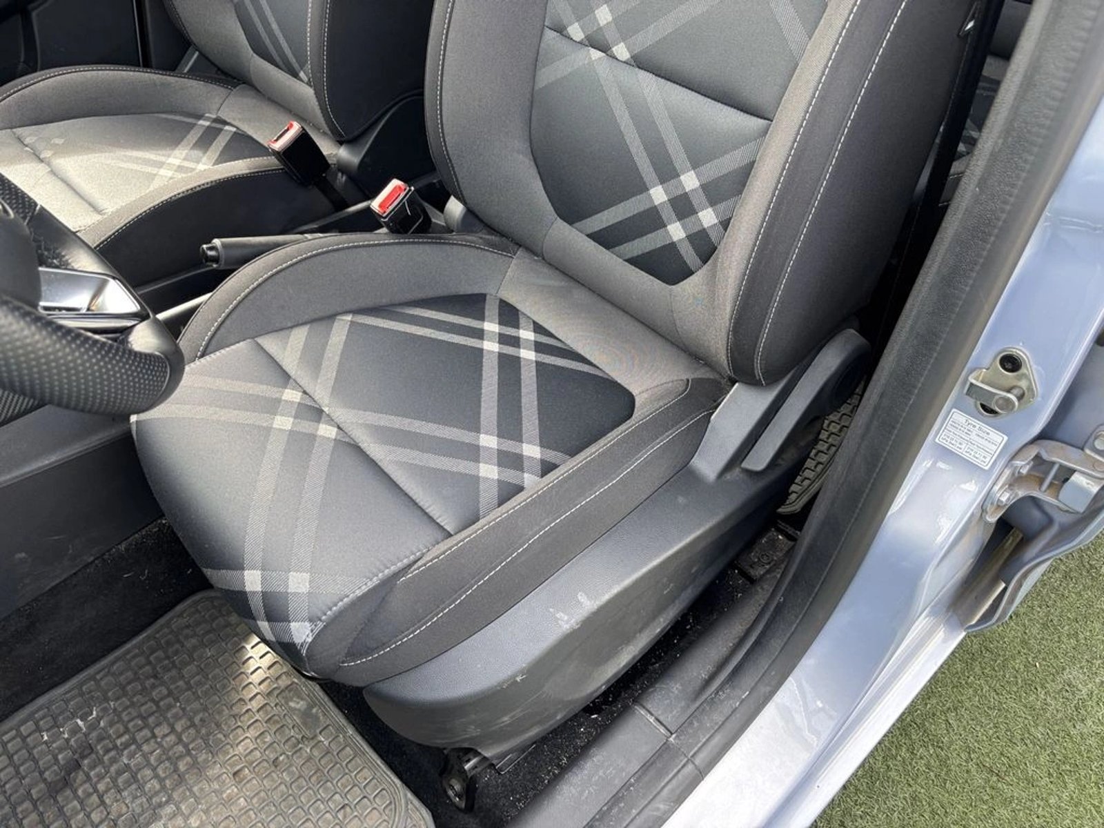 MG 3 1.5 STD 4X2 HB MT 5P 2024 - Imagen 14 de 20