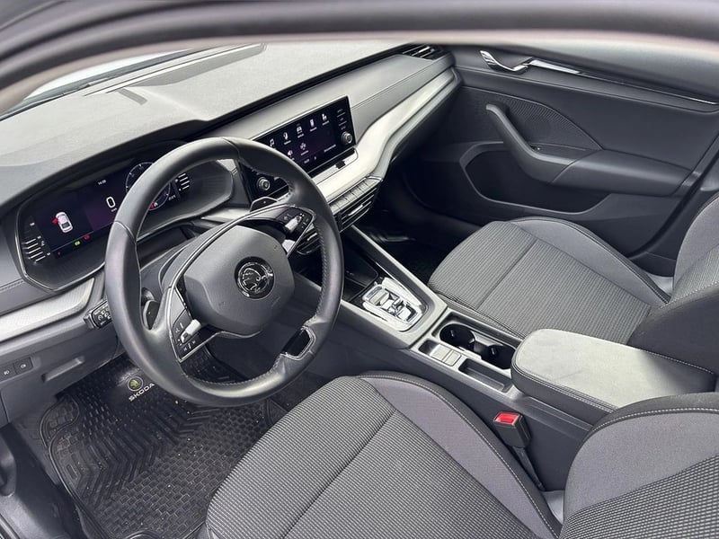 Skoda OCTAVIA 1.4 TSI AUTO AMBITION 2025 - Imagen 6 de 15