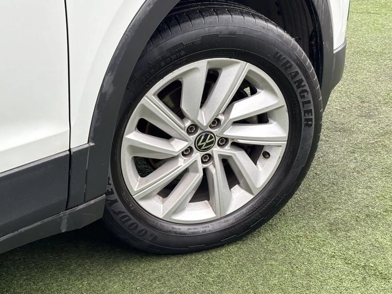 Volkswagen T-CROSS 1.0 TSI TRENDLINE 4X2 5MT 5P 2023 - Imagen 4 de 19