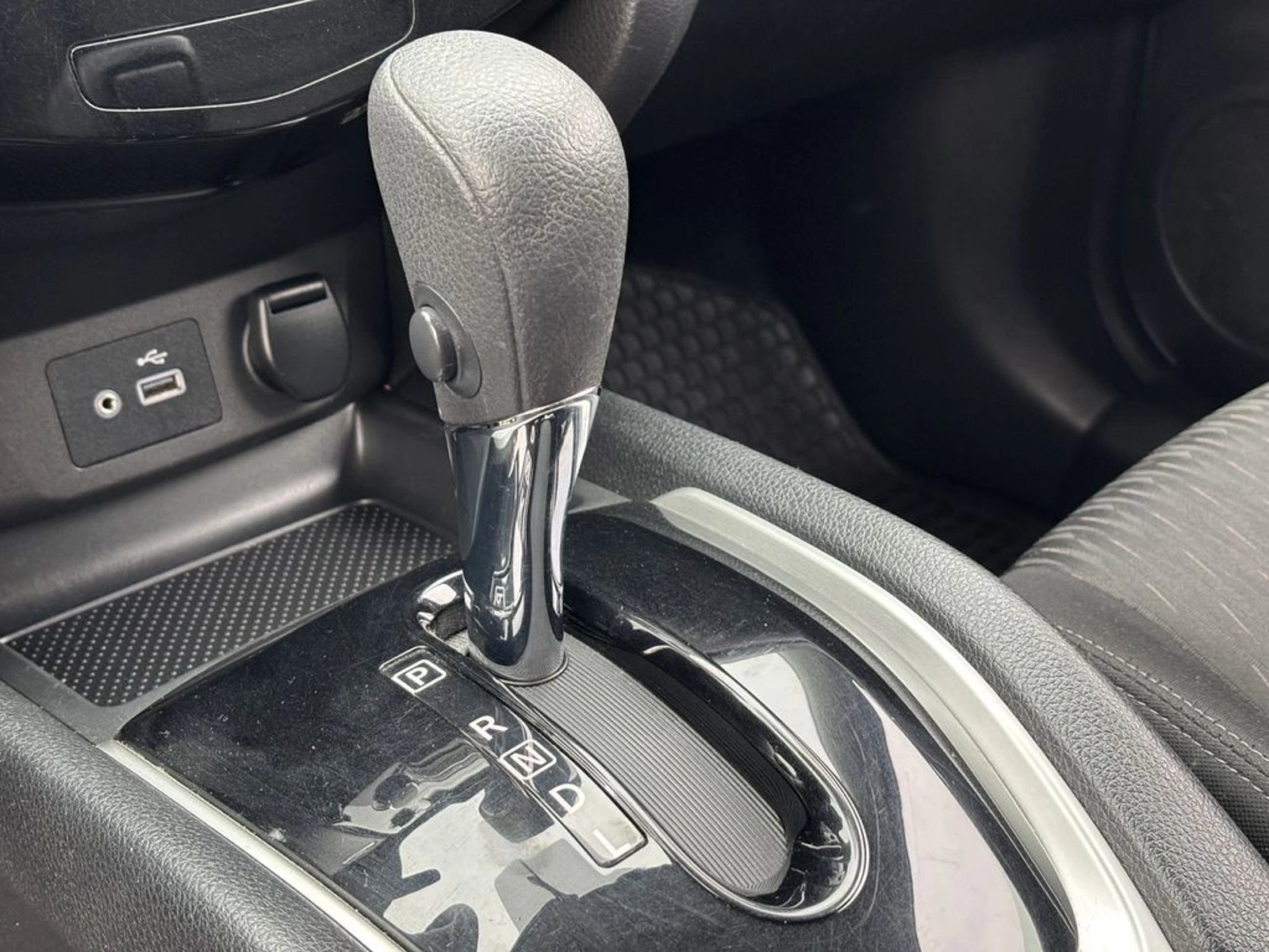 Nissan X-TRAIL 2.5 SENSE 4X2 CVT AUTO 7 PASAJEROS 2022 - Imagen 17 de 20
