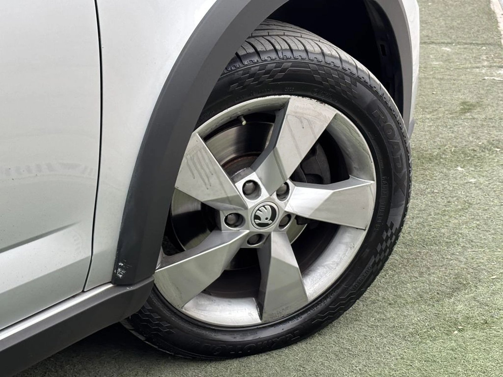 SKODA OCTAVIA 2.0 TDI DSG AUTO SCOUT 4WD 2018 - Imagen 16 de 17