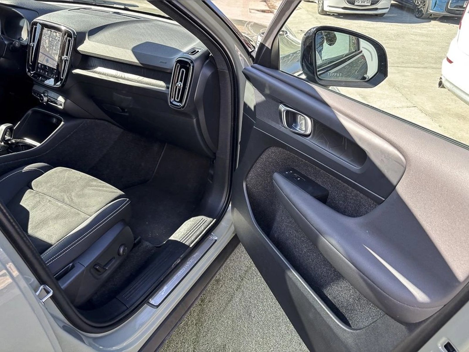 VOLVO XC40 P6 RECHARGE 2024 - Imagen 19 de 19