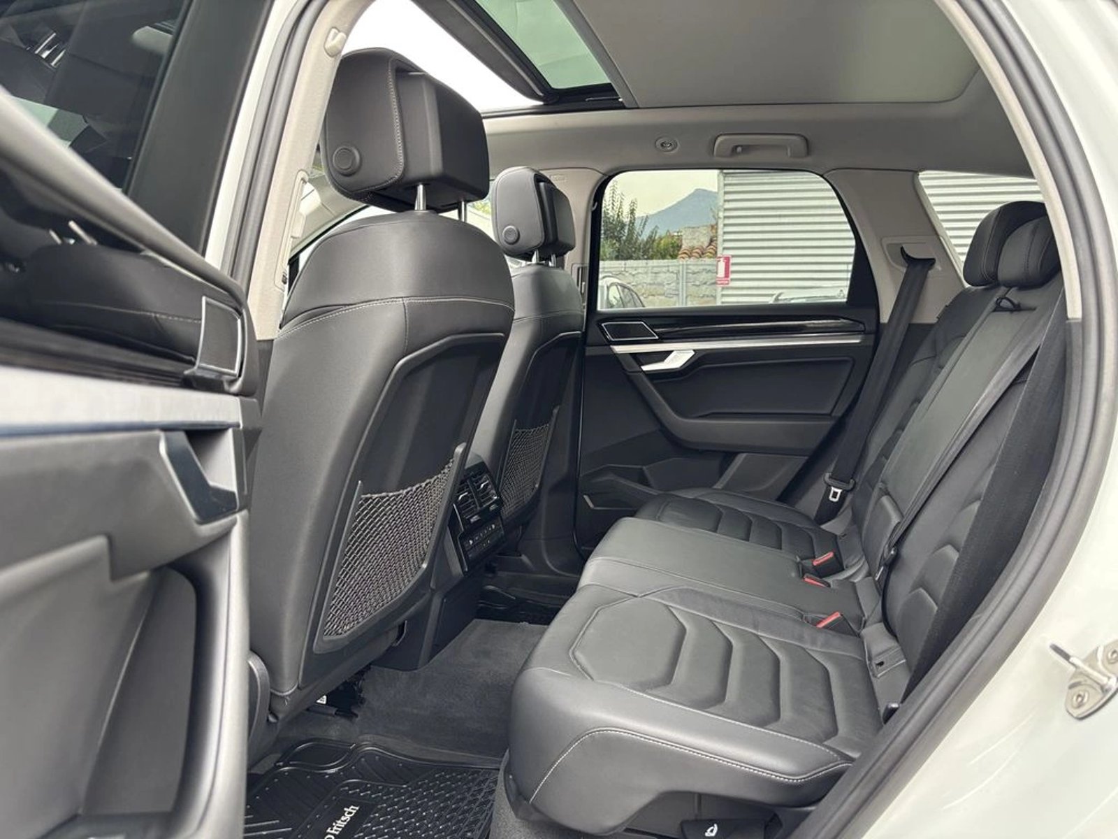 Volkswagen TOUAREG 3.0 V6 TDI DIESEL LIMITED 4WD AT 5P 2019 - Imagen 12 de 20