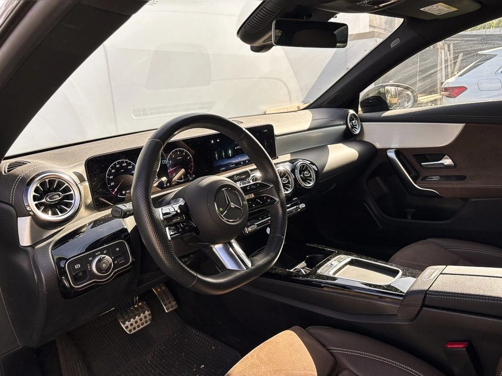 MERCEDES-BENZ CLA 200 AMG LINE 2025 - Imagen 9 de 13