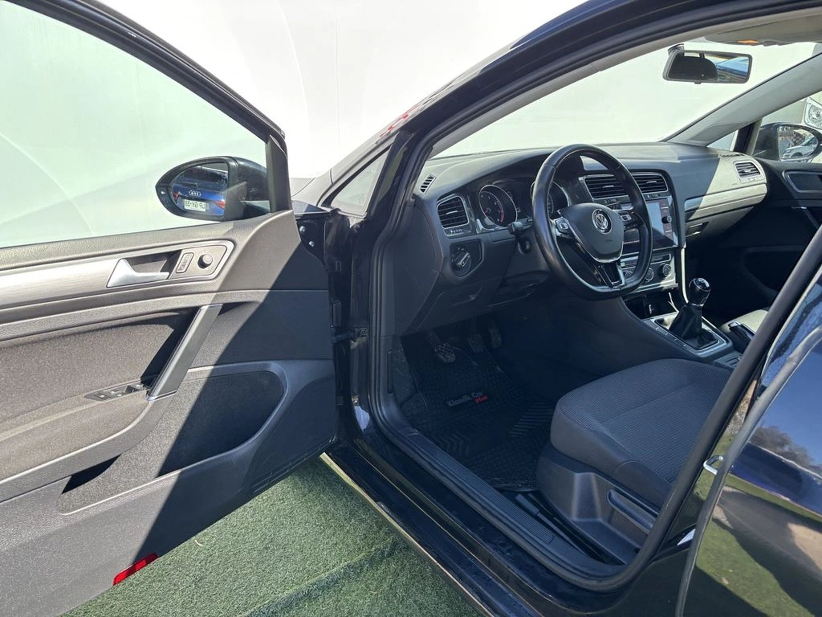 Volkswagen GOLF 1.6 COMFORTLINE MT 2018 - Imagen 8 de 20