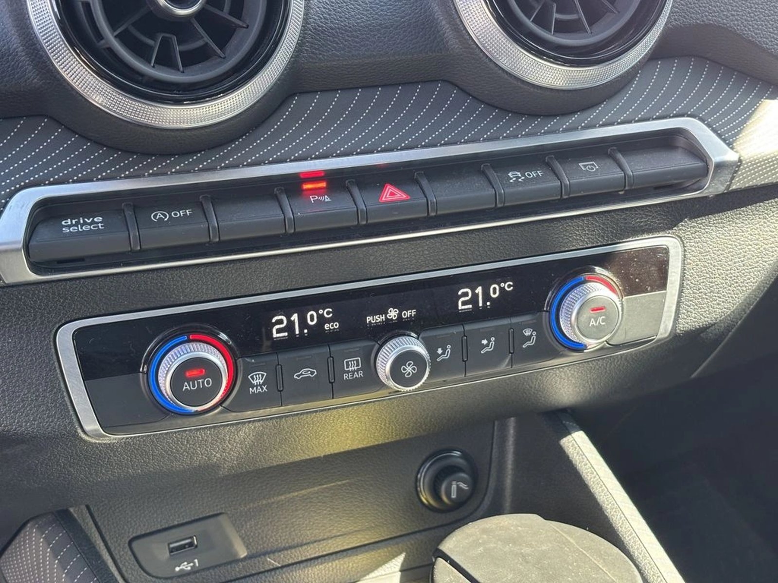 Audi Q2 1.4 35 TFSI STRONIC AUTO LIMITED EDITION 2022 - Imagen 14 de 20