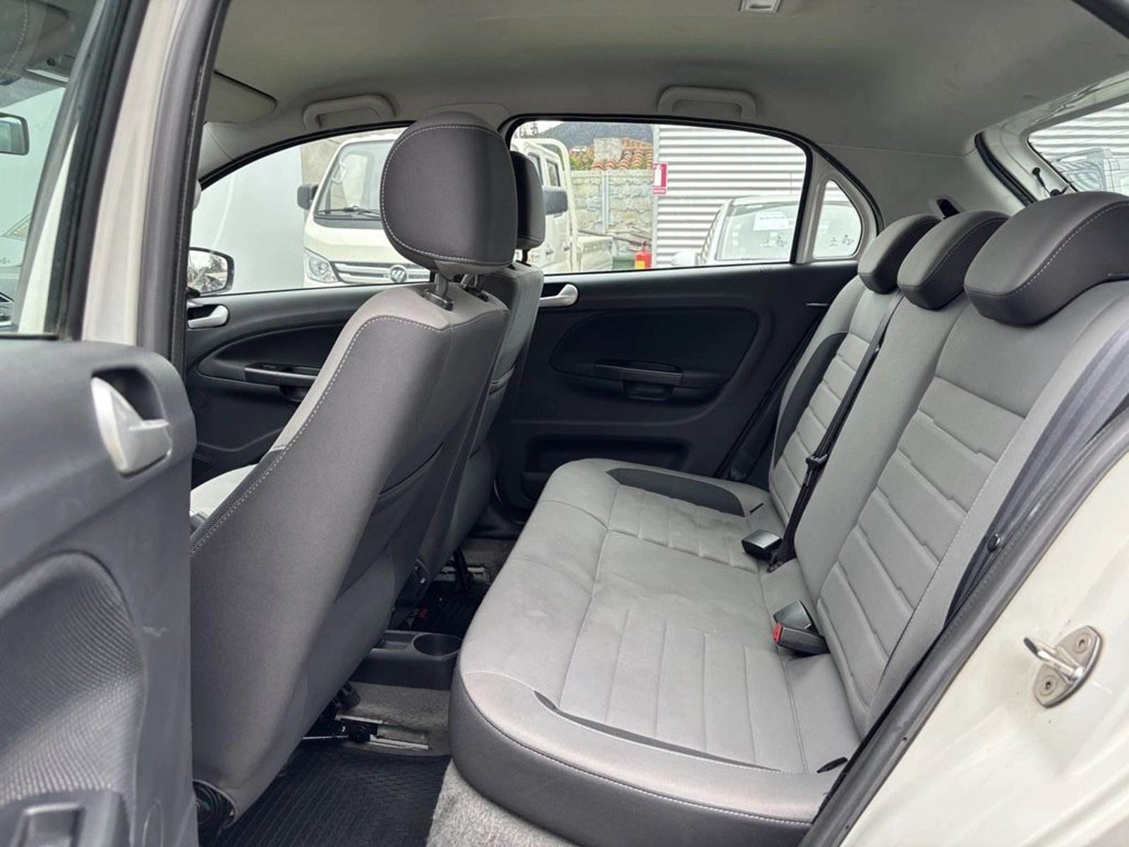 Volkswagen GOL 1.6 HIGHLINE HB MT 5P 2022 - Imagen 13 de 20