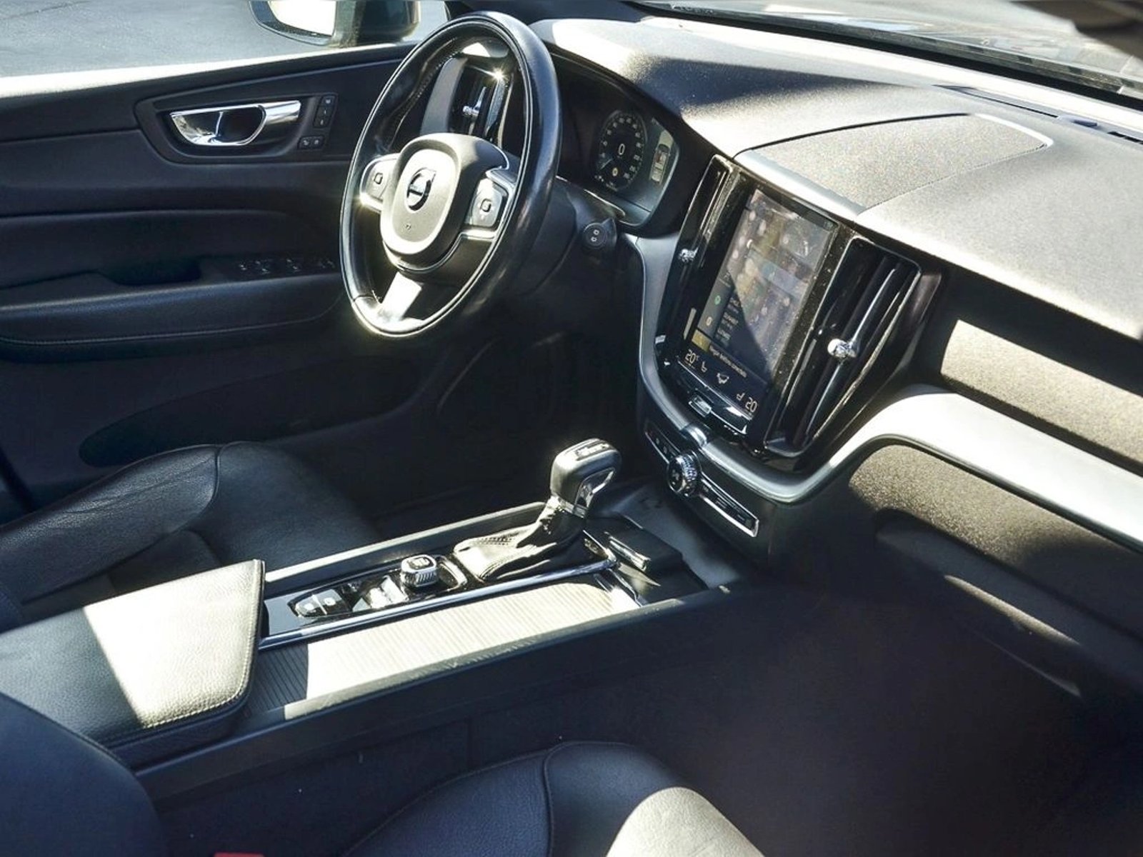 VOLVO XC60 2.0 D5 MOMENTUM AUTO 4WD 2018 - Imagen 6 de 6