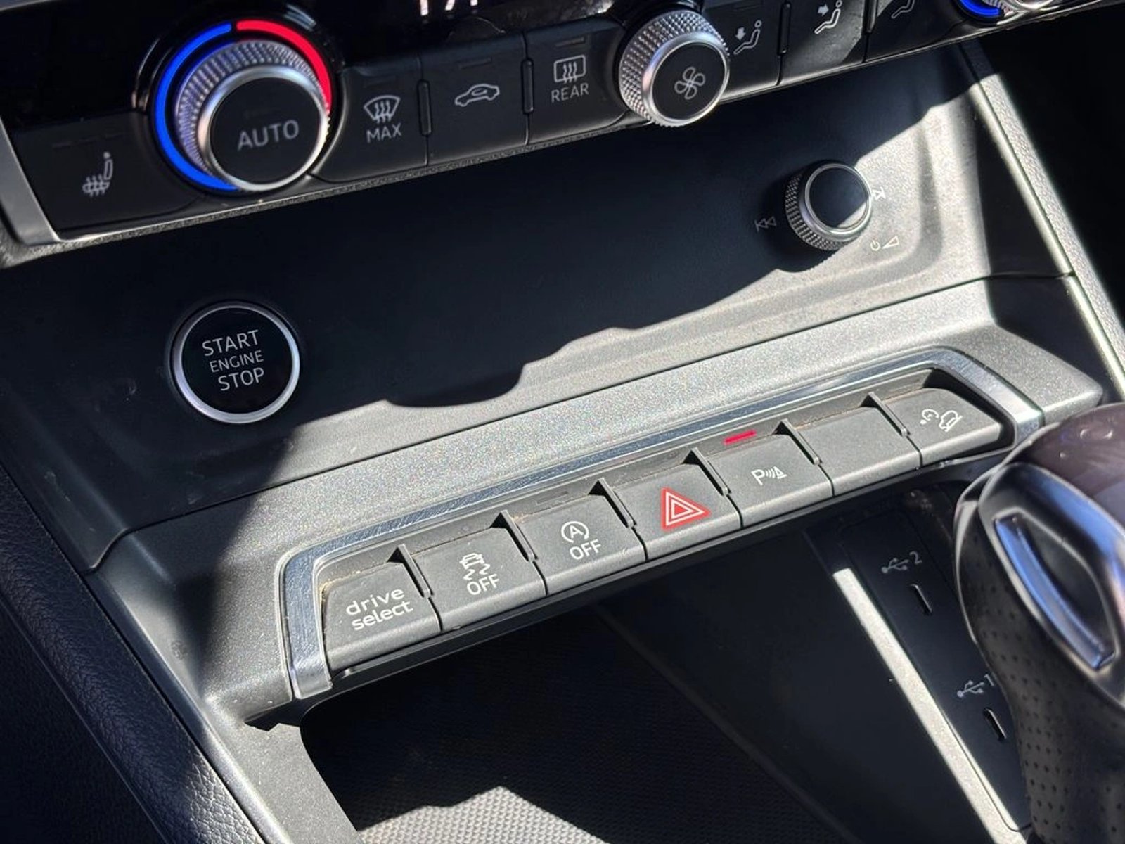 Audi Q3 2.0 40 TFSI STRONIC SPORT QUATTRO 2022 - Imagen 14 de 20
