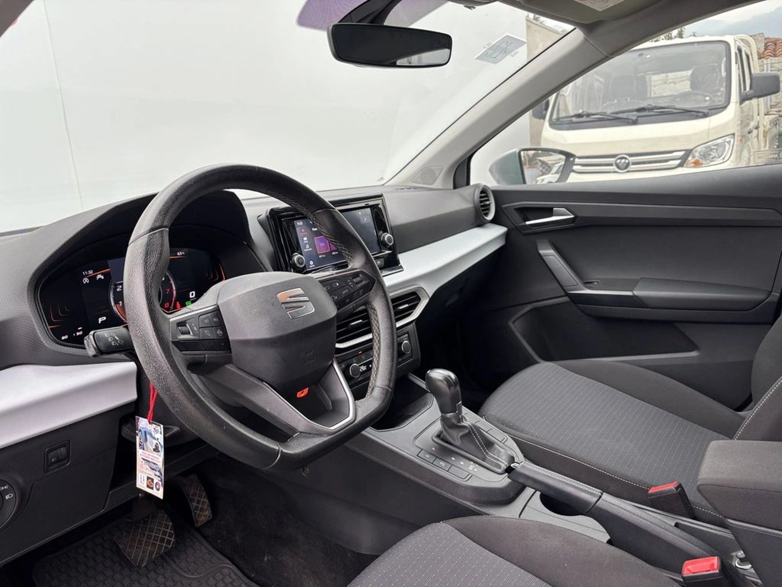 SEAT IBIZA 1.0 TSI STYLE 4X2 AT 5P 2023 - Imagen 8 de 20