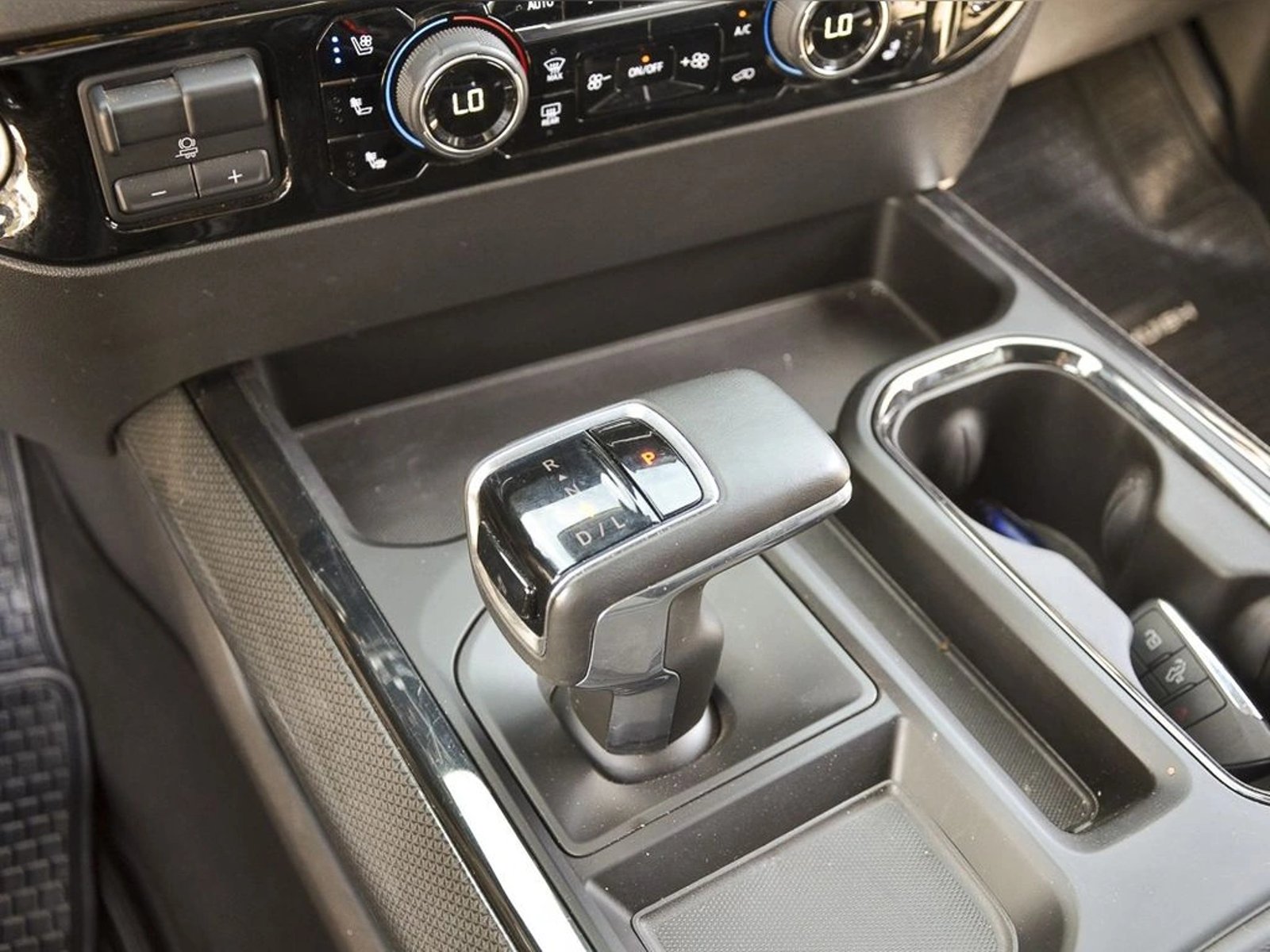 CHEVROLET SILVERADO 6.2 ZR2 AUTO DC 4WD 2024 - Imagen 8 de 11
