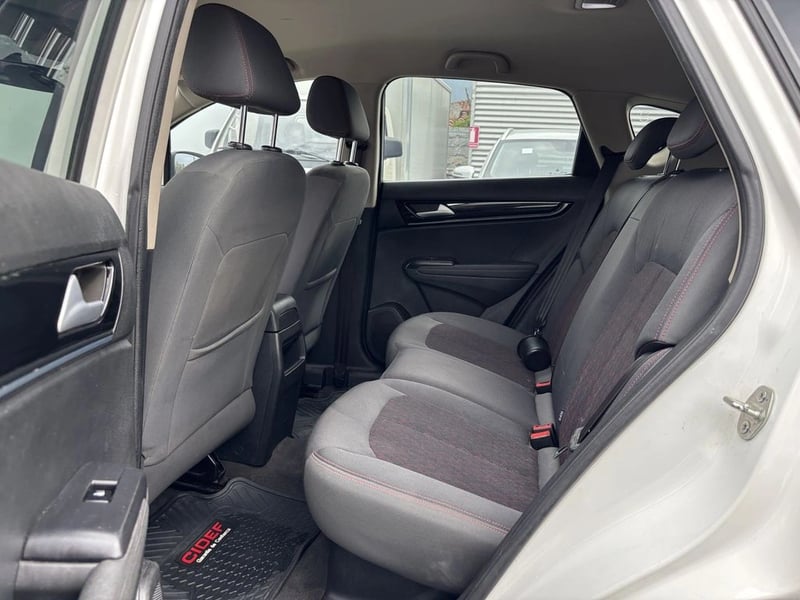 Dongfeng AX5 1.4 L TURBO 4X2 MT 5P 2019 - Imagen 11 de 20