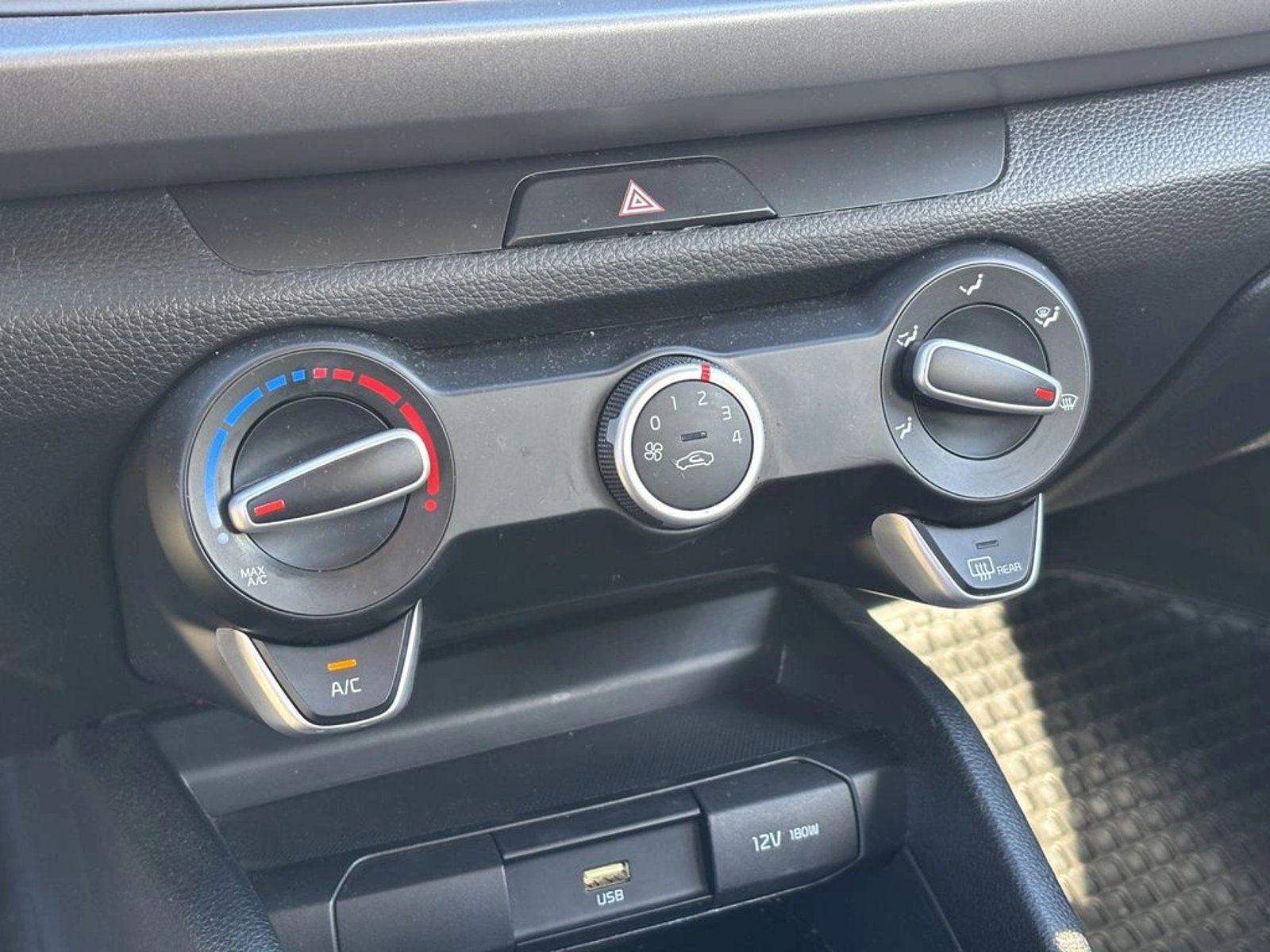 Kia RIO 5 1.4 EX 4X2 HB AC CI 6MT 5P. 2024 - Imagen 19 de 20