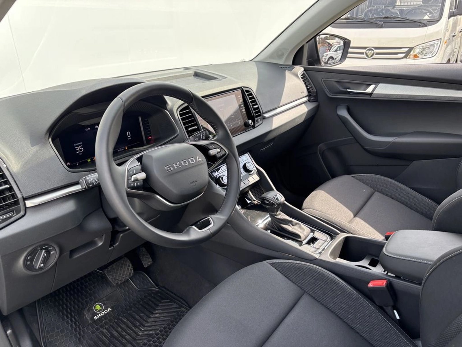 Skoda KAROQ 1.4 TSI AMBITION AUTO 2025 - Imagen 12 de 20
