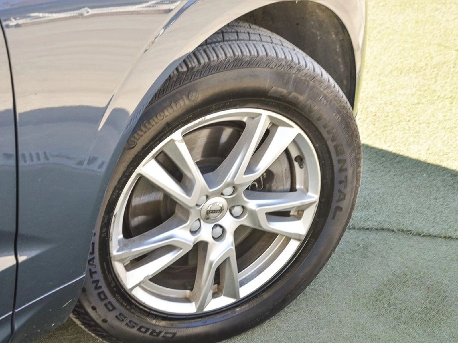 VOLVO XC60 2.0 D5 MOMENTUM AUTO 4WD 2018 - Imagen 5 de 6