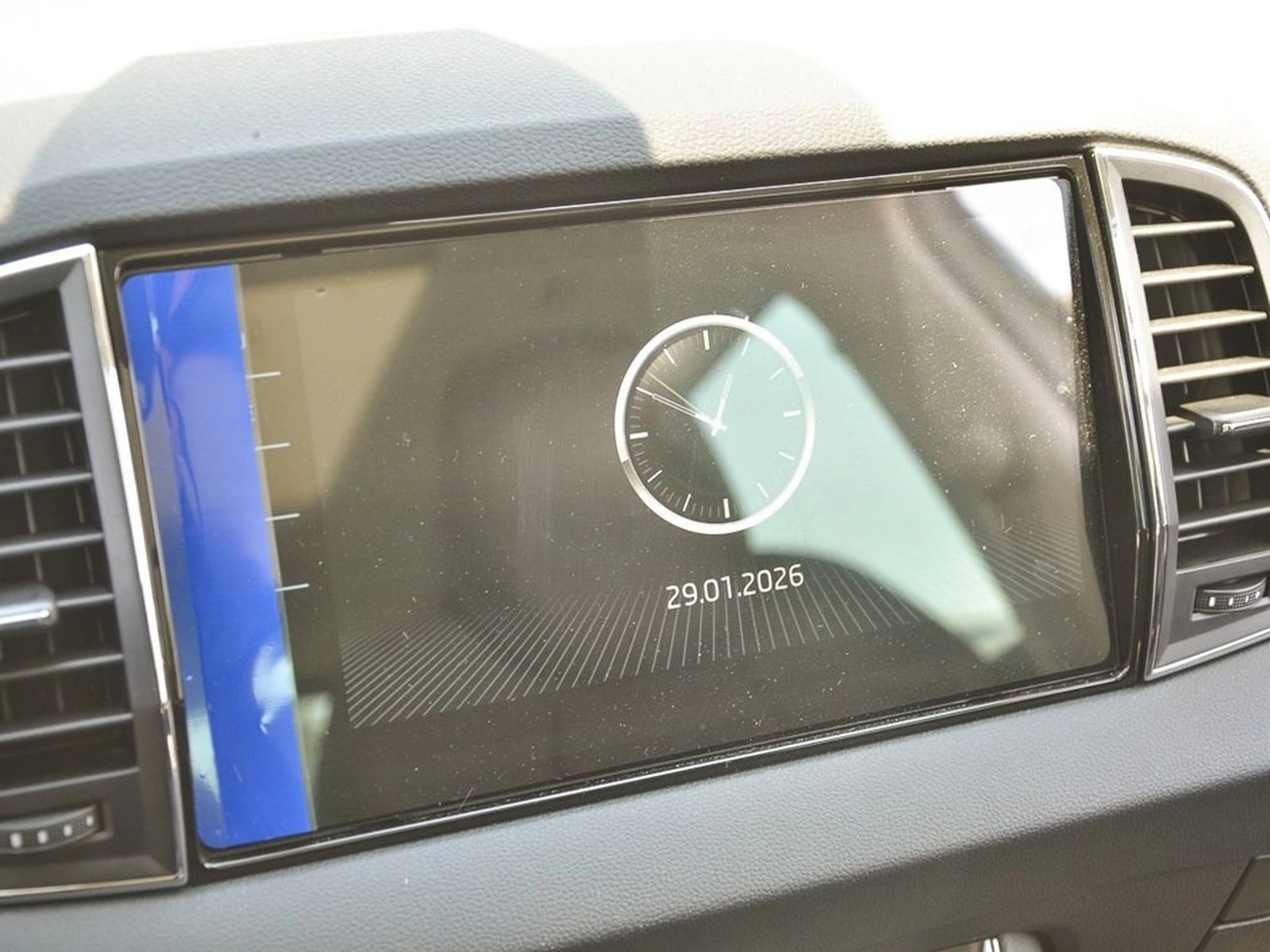 SKODA KAROQ 1.5 TSI AUTO DESIGN 2026 - Imagen 14 de 20