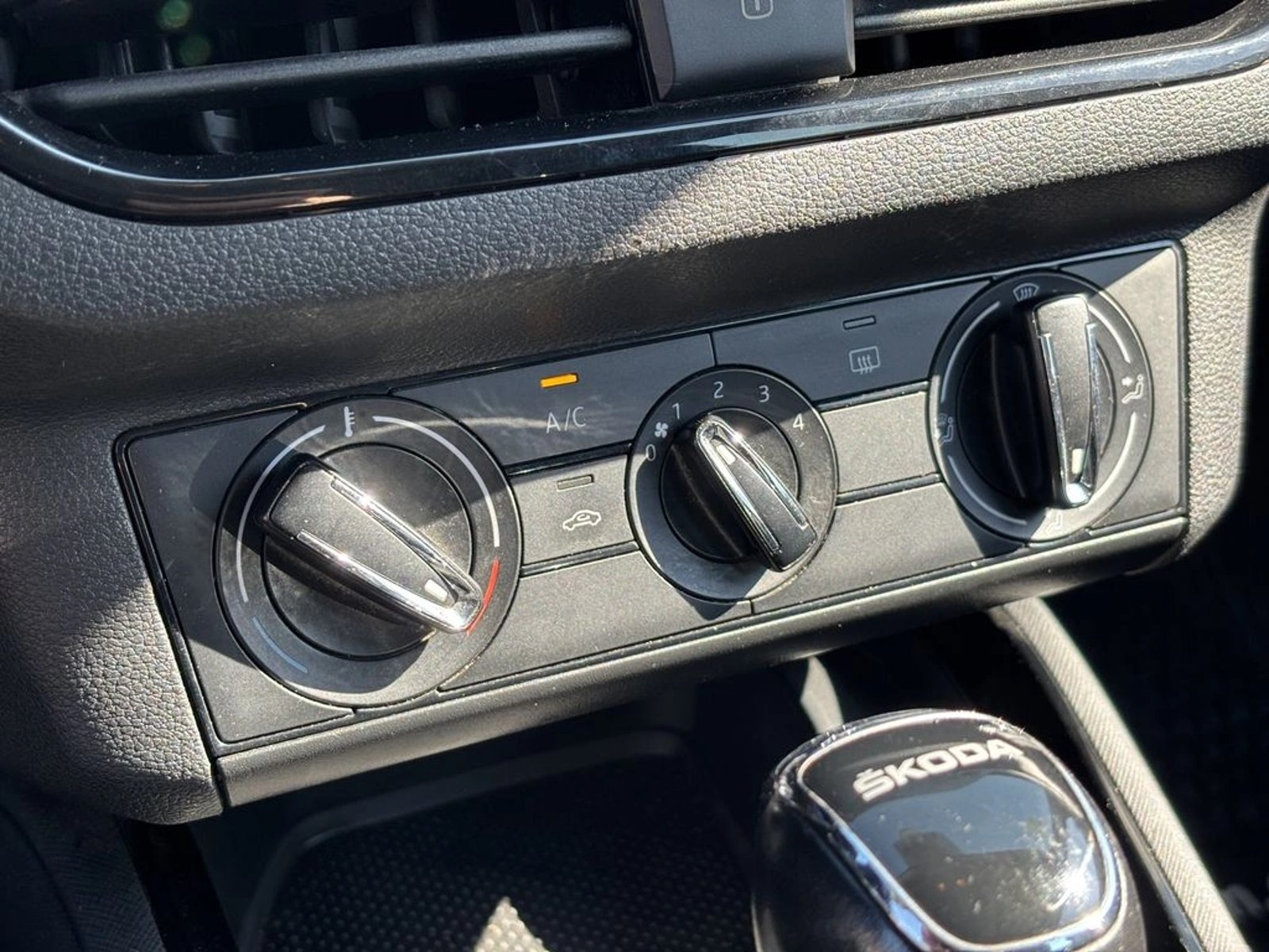 Skoda KAMIQ 1.5 TSI AMBITION AUTO 2021 - Imagen 10 de 18