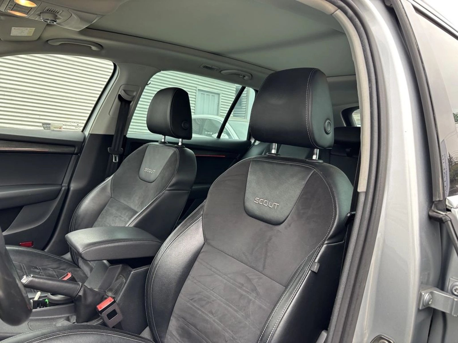SKODA OCTAVIA 2.0 TDI DSG AUTO SCOUT 4WD 2018 - Imagen 8 de 17