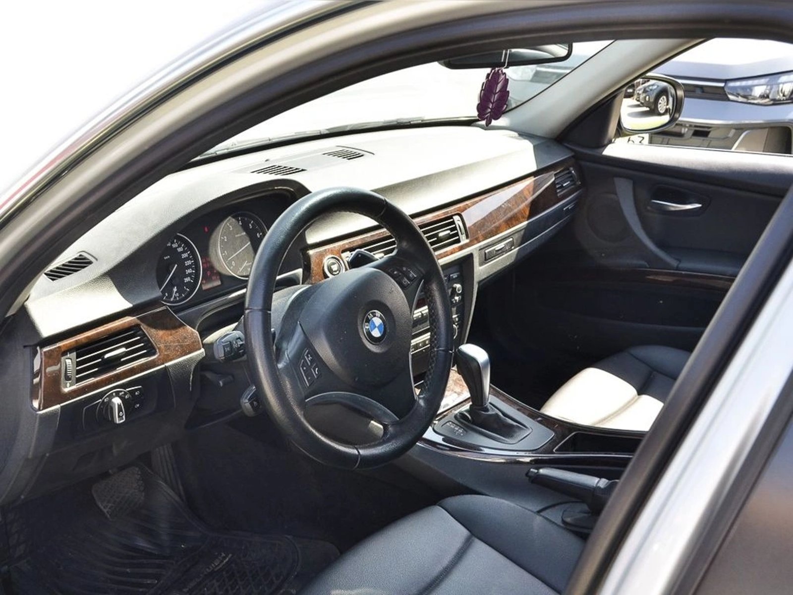 BMW 325 AUT 2011 - Imagen 8 de 13