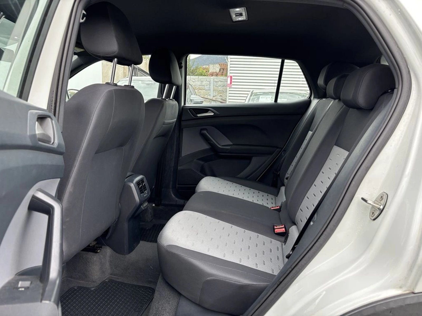 Volkswagen T-CROSS 1.0 TSI COMFORTLINE MT5 5P 2022 - Imagen 11 de 20