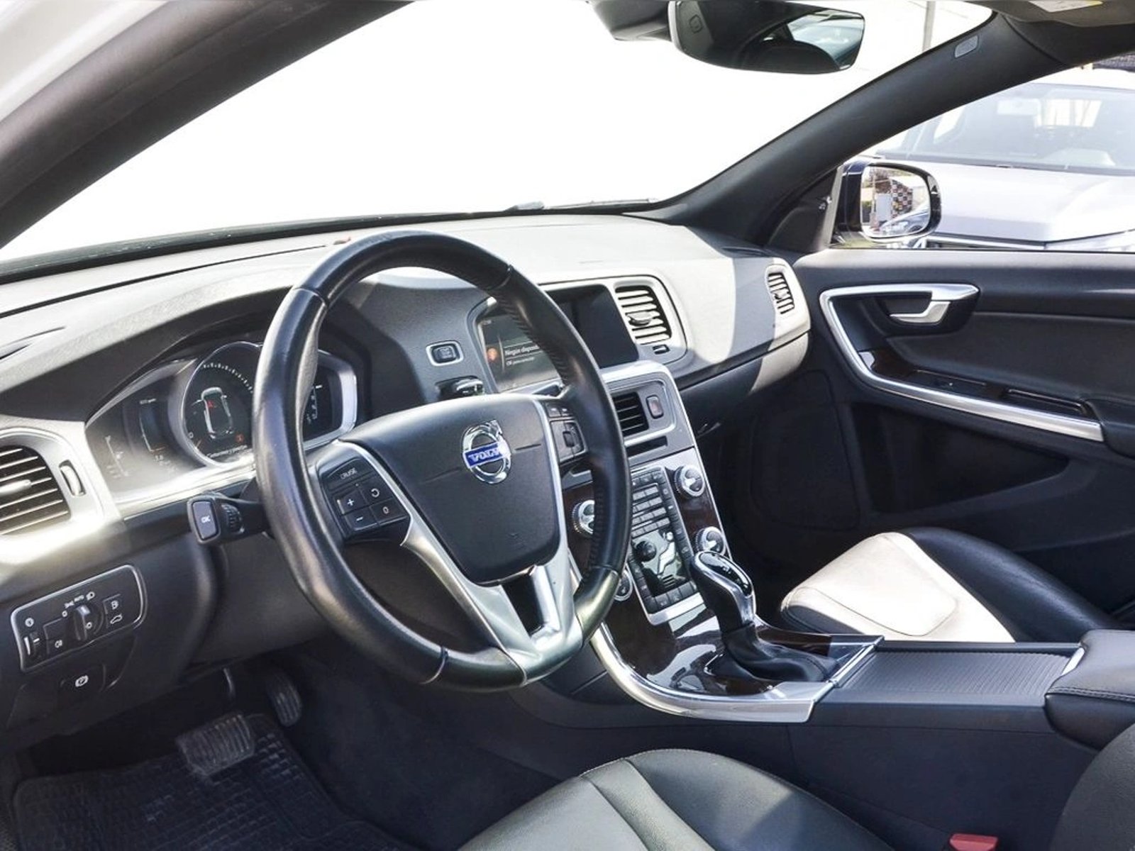 VOLVO S60 CROSS COUNTRY 2.4 D4 AUTO LIMITED 4WD 2019 - Imagen 9 de 14