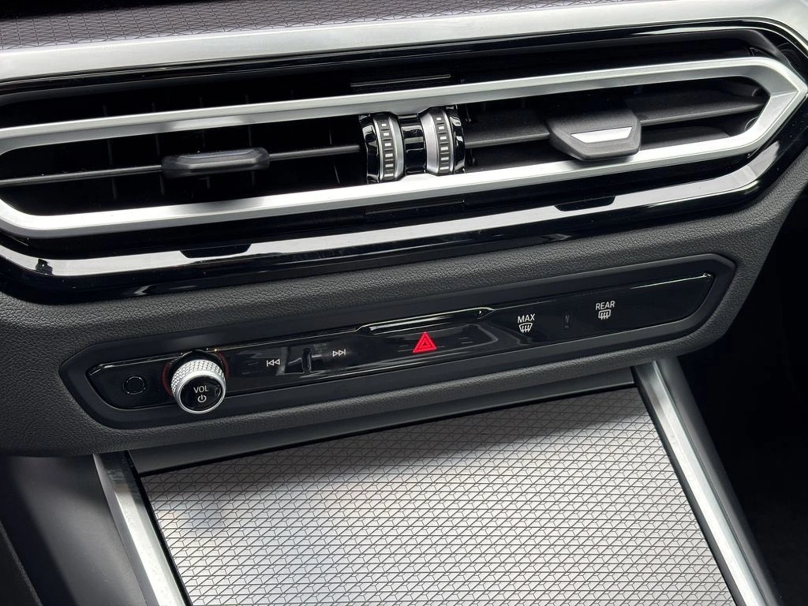 BMW 320 2.0 AT M SPORT 2024 - Imagen 12 de 20
