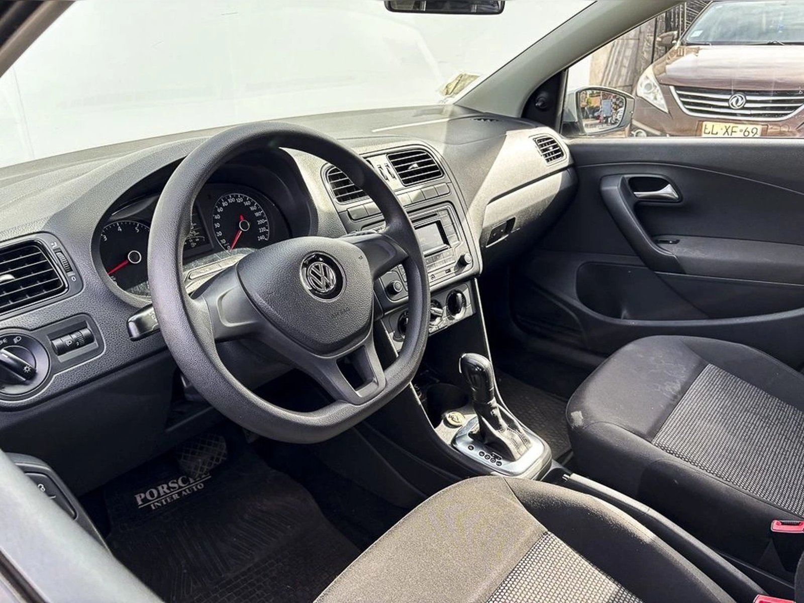 VOLKSWAGEN POLO 1.6 AUTO TRENDLINE 2017 - Imagen 8 de 19