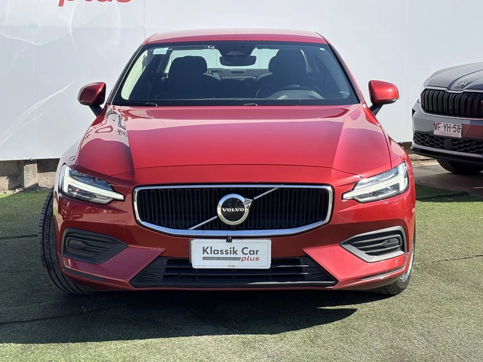 Volvo S60 2.0 B4 PLUS HYBRID FWD AT 4P 2023 - Foto 2 de 20