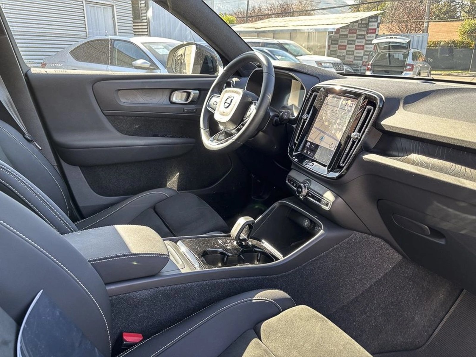 VOLVO XC40 P6 RECHARGE 2024 - Imagen 18 de 19