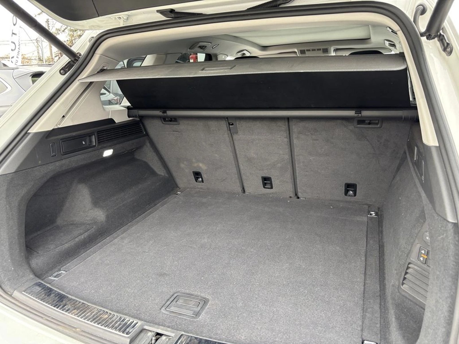 Volkswagen TOUAREG 3.0 V6 TDI DIESEL LIMITED 4WD AT 5P 2019 - Imagen 7 de 20