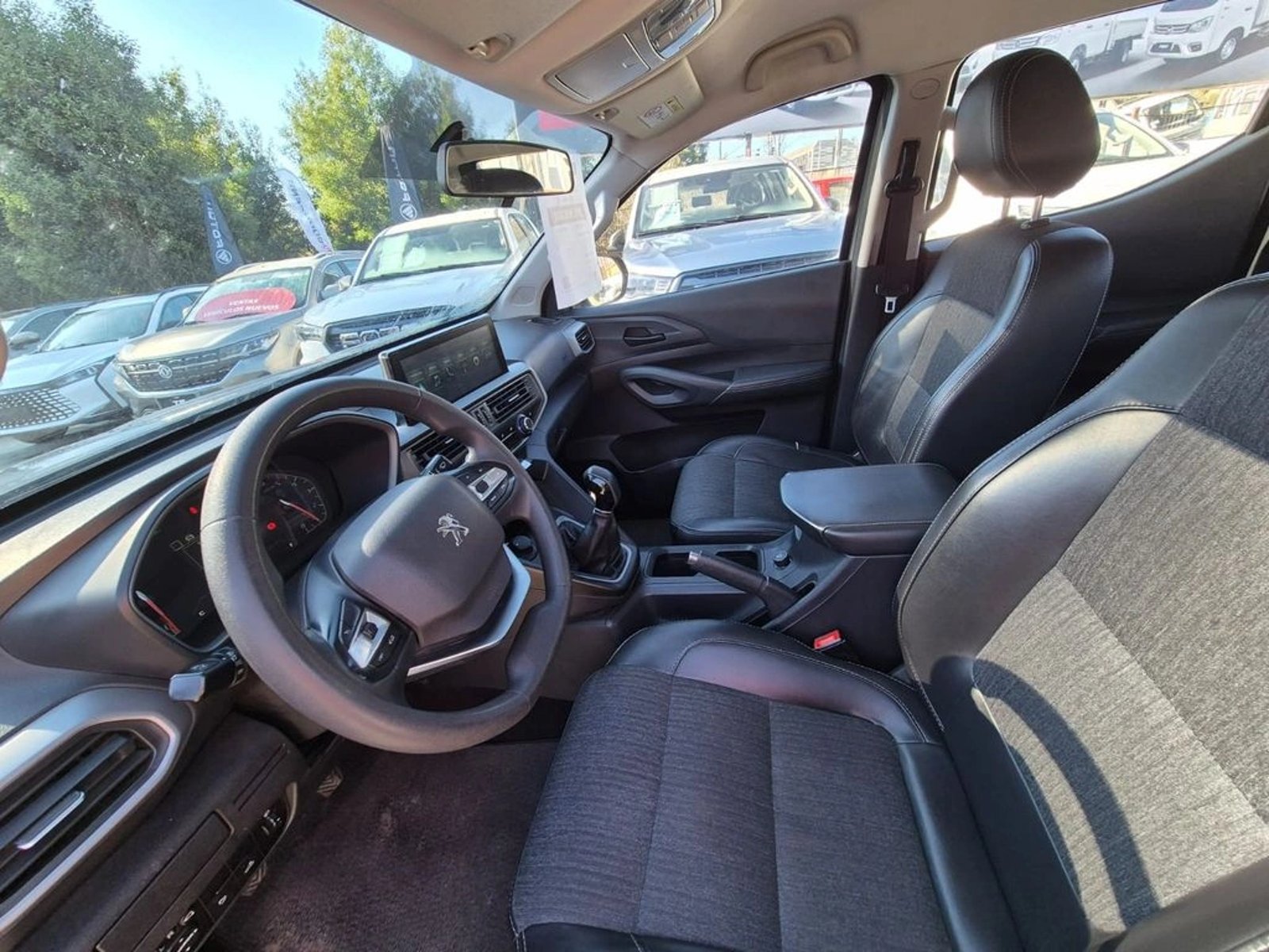 PEUGEOT LANDTREK LANDTREK HDI 1.9 . 4X4 2022 - Imagen 6 de 12