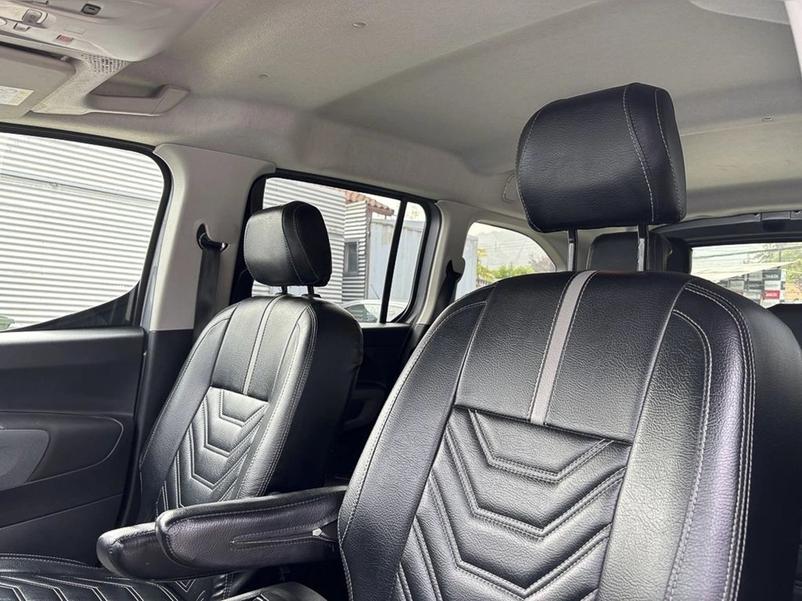 PEUGEOT RIFTER 1.5 BLUEHDI 100 ALLURE 2025 - Imagen 8 de 20