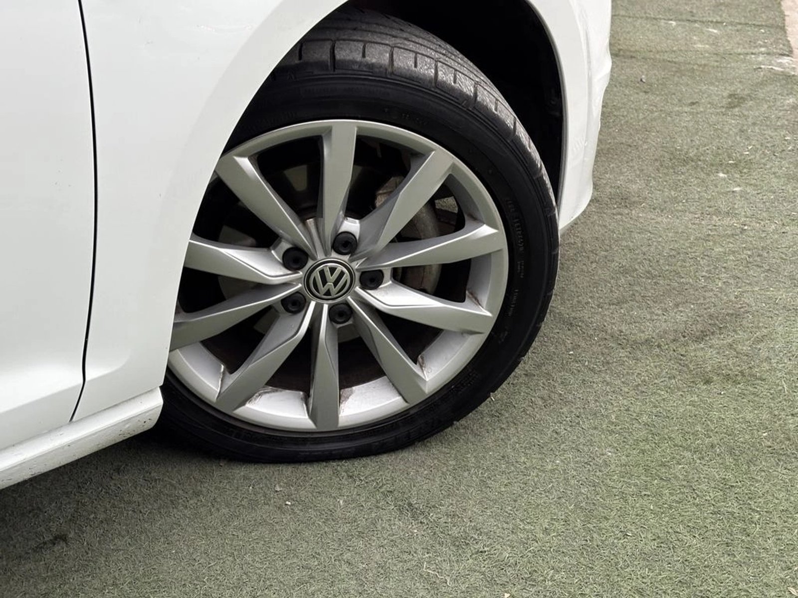 VOLKSWAGEN GOLF 1.6 MSI MANUAL COMFORTLINE 2016 - Imagen 13 de 14