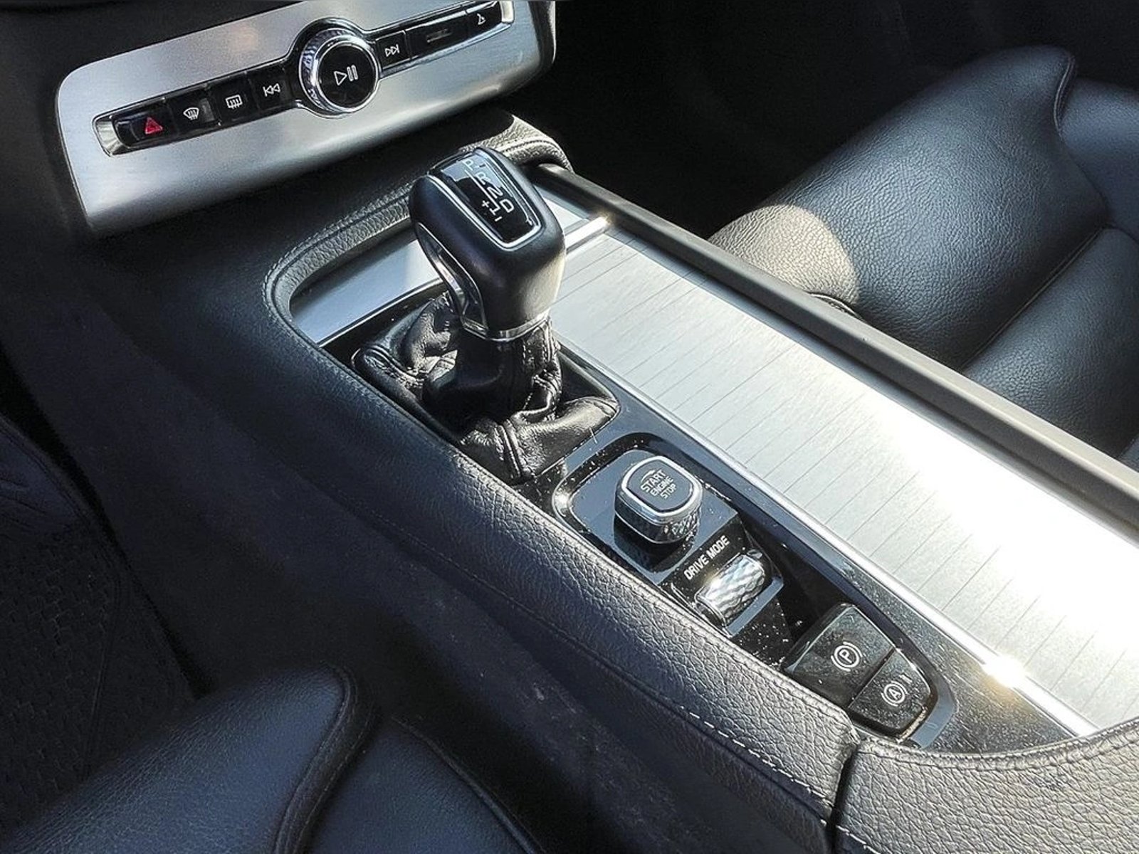Volvo XC90 2.0 D5 KINETIC DIESEL 4X4  AUTO 2019 - Imagen 12 de 16