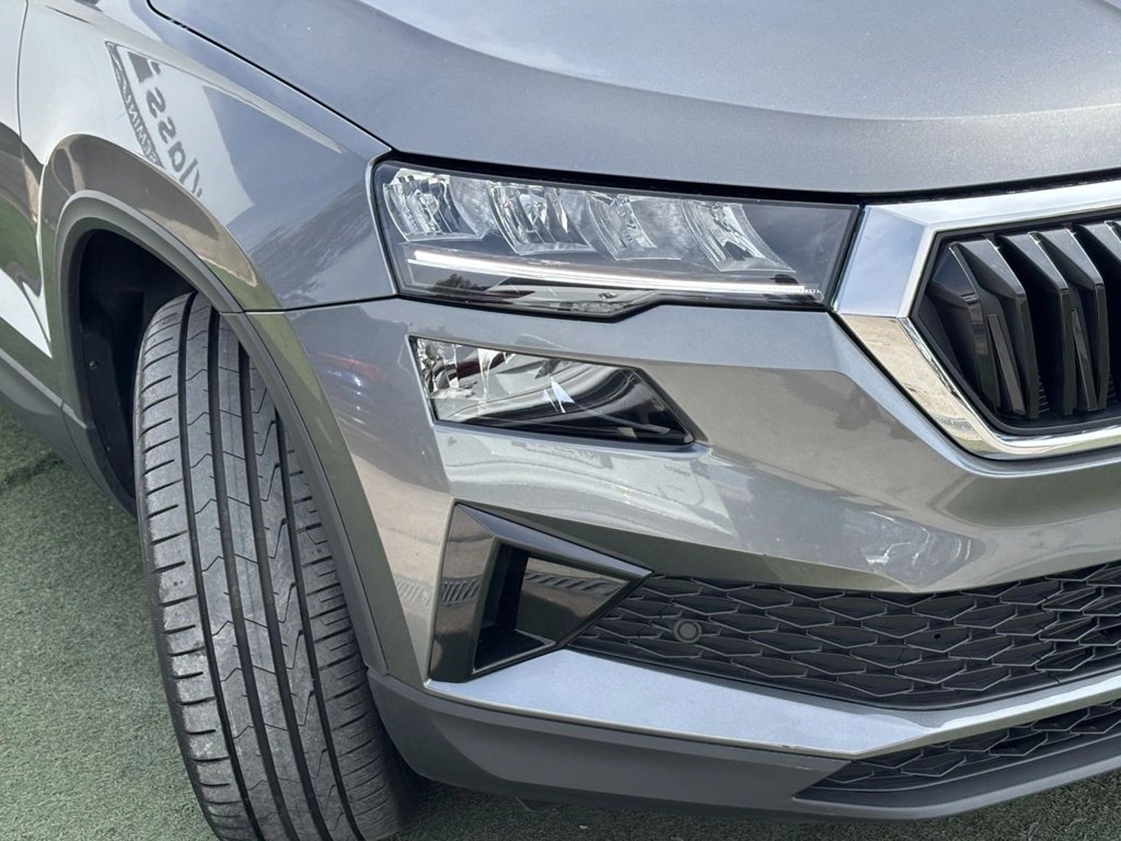 Skoda KAROQ 1.4 TSI AMBITION AUTO 2025 - Foto 3 de 20