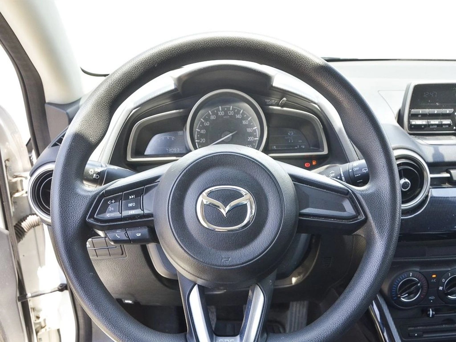 MAZDA 2 SPORT 1.5 MANUAL V SKYACTIVE 2021 - Imagen 14 de 18