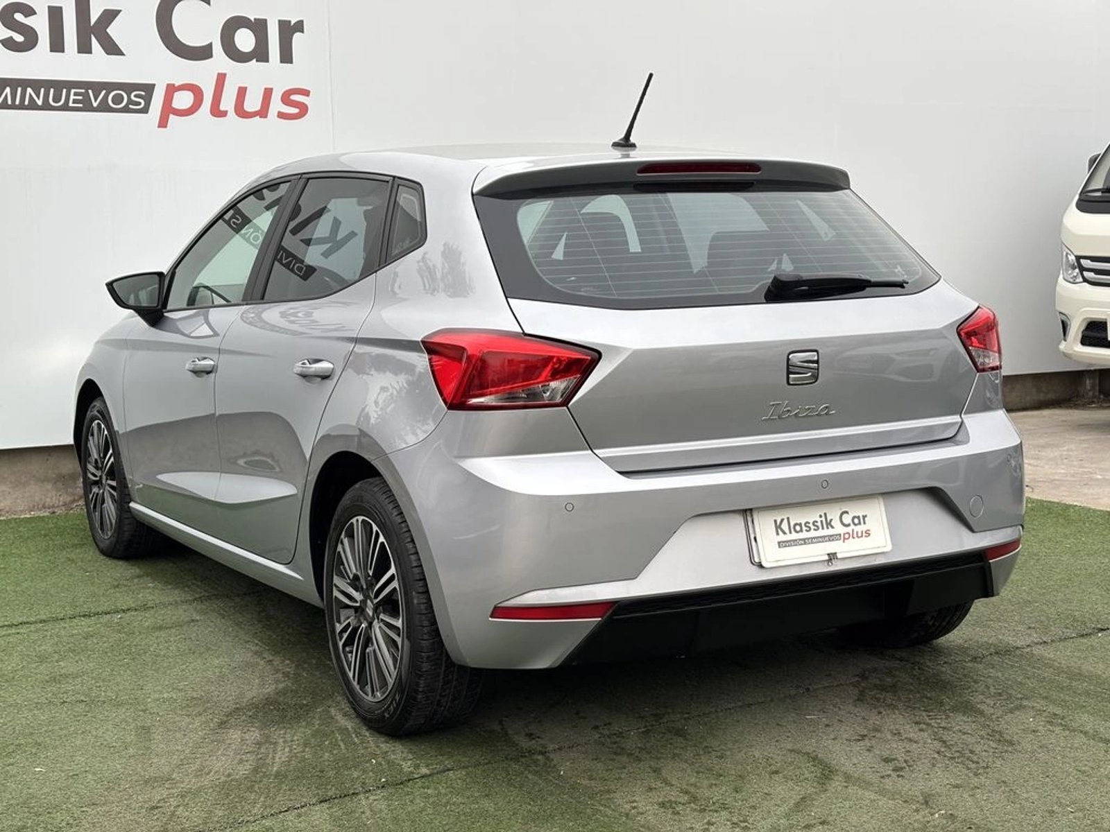 SEAT IBIZA 1.0 TSI STYLE 4X2 AT 5P 2023 - Imagen 5 de 20