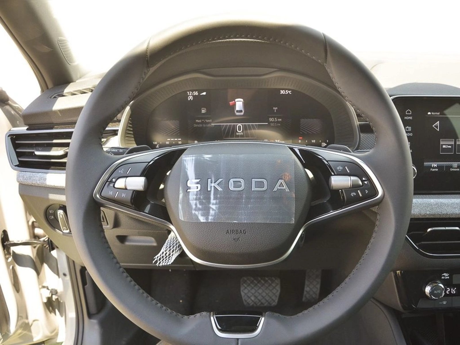 SKODA SCALA 1.5 TSI AUTO DESIGN 2026 - Imagen 14 de 17
