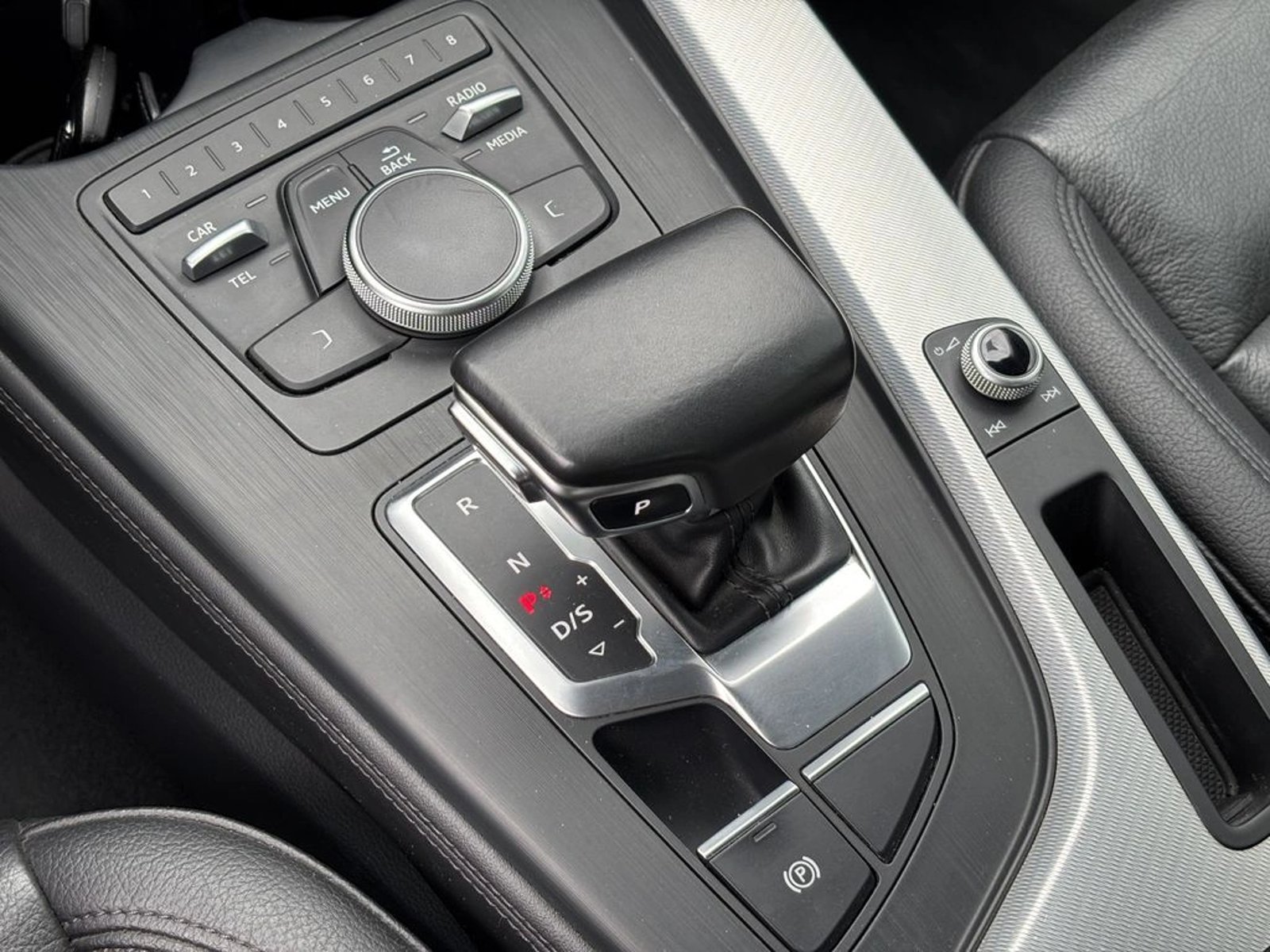 Audi A4 1.4 TFSI DESIGN 4X2 S-TRONIC AT 4P 2018 - Imagen 14 de 20