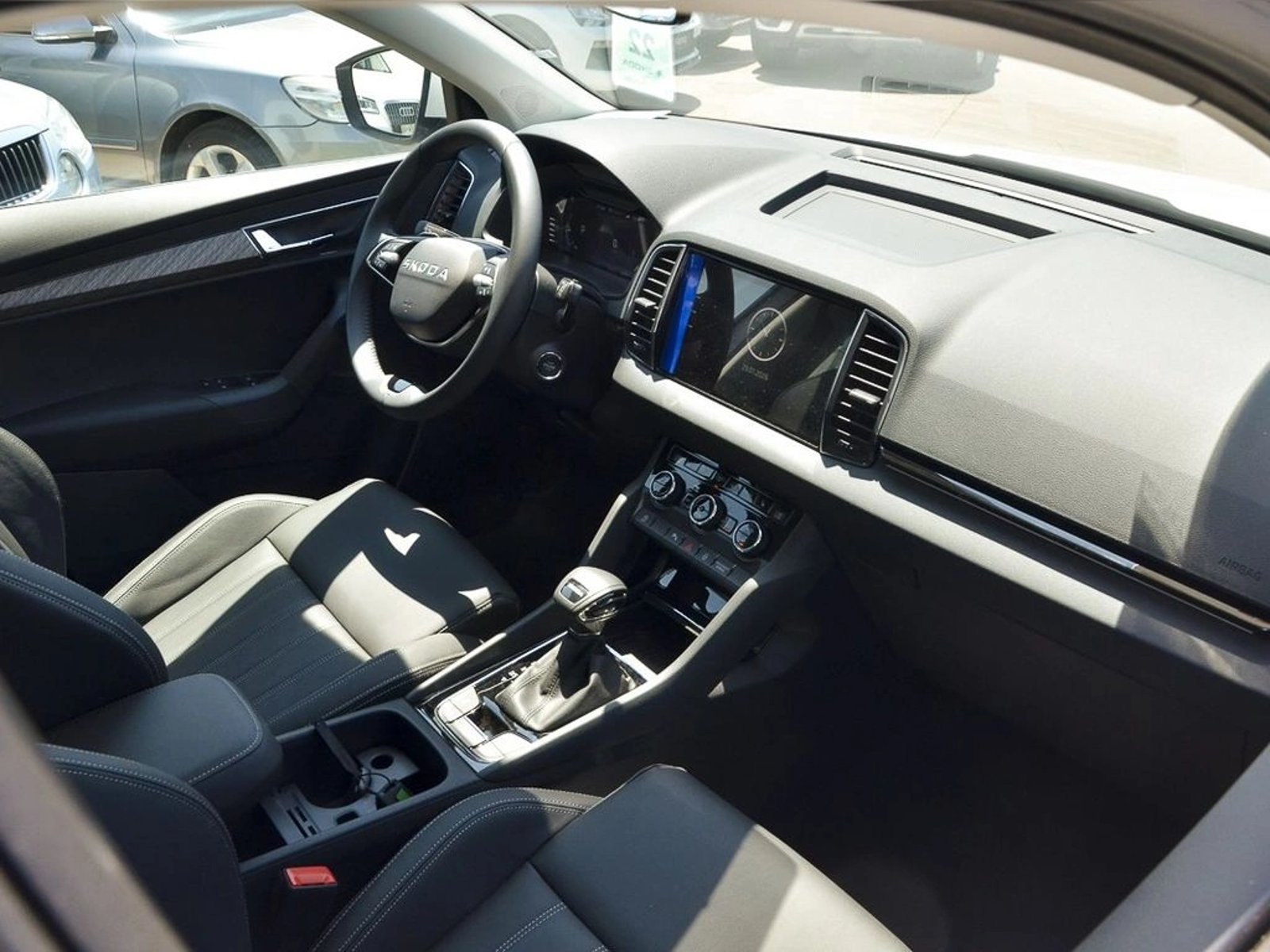 SKODA KAROQ 1.5 TSI AUTO DESIGN 2026 - Imagen 19 de 20