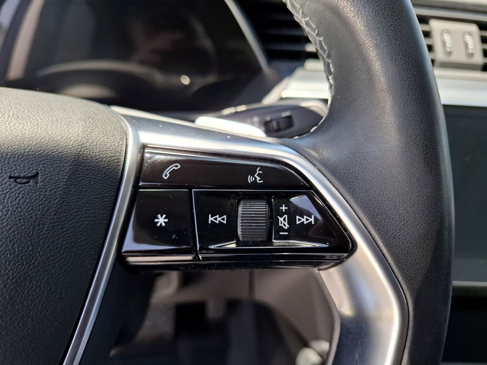 AUDI e-Tron Sportback BEV 95KWH 55 QUATTRO 2024 - Imagen 17 de 20