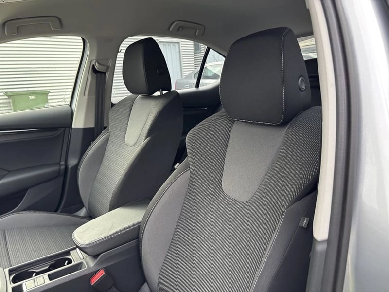Skoda OCTAVIA 1.4 TSI AUTO AMBITION 2025 - Imagen 7 de 15