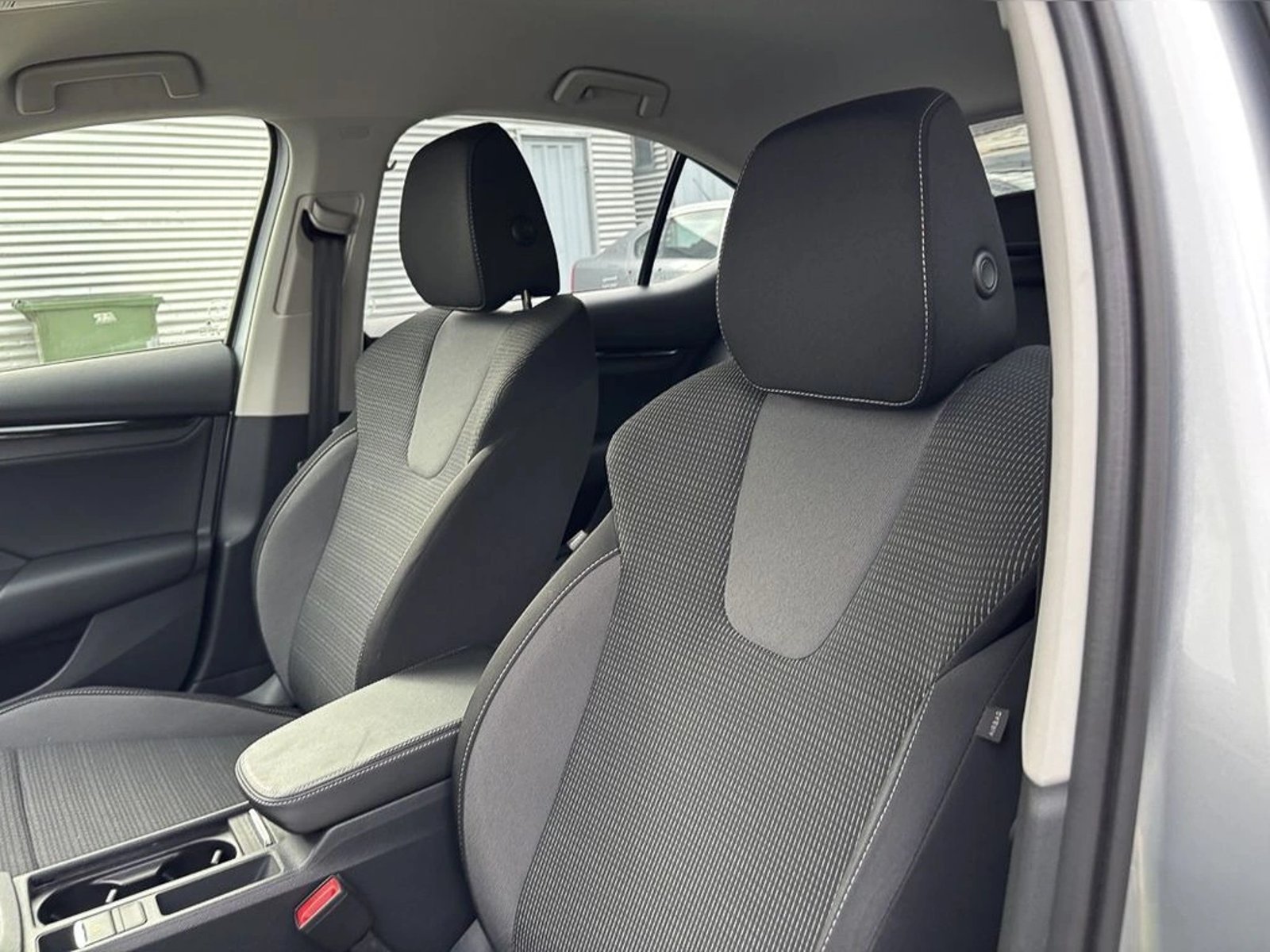 SKODA OCTAVIA 1.4 TSI AUTO AMBITION 2025 - Imagen 7 de 15