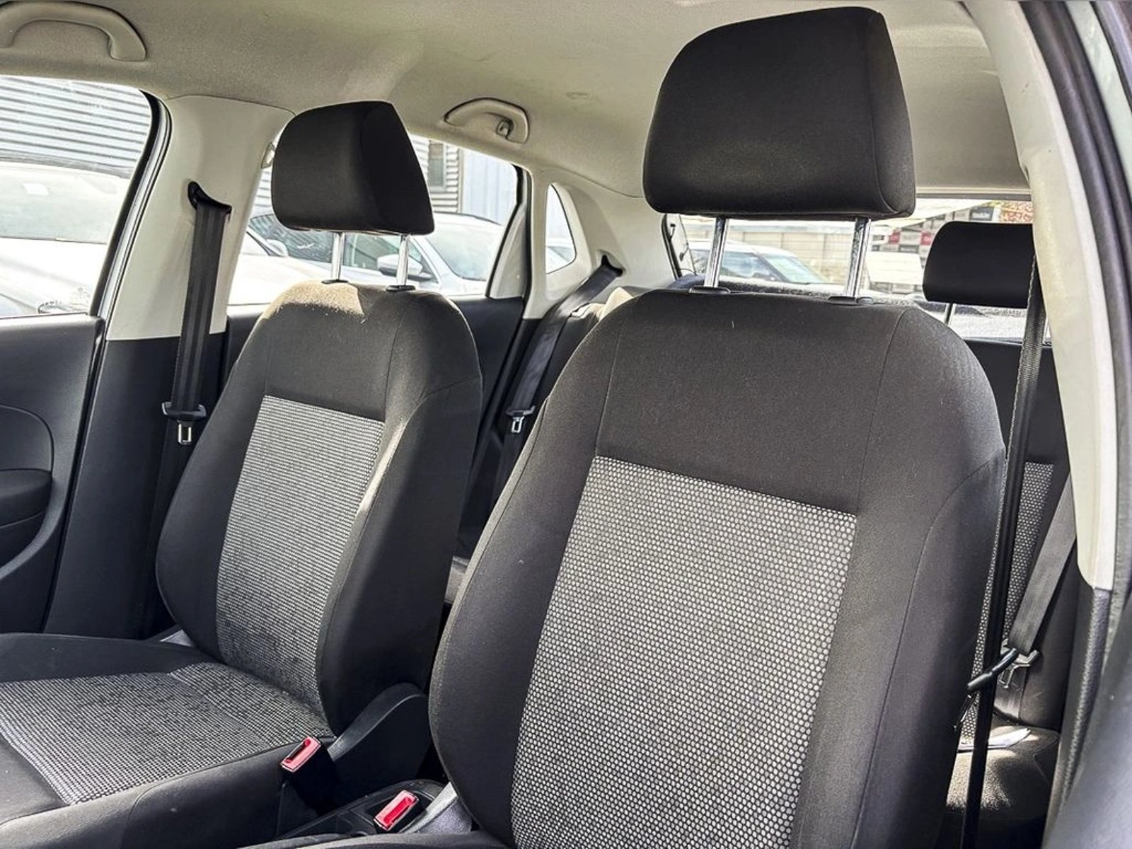 VOLKSWAGEN POLO 1.6 AUTO TRENDLINE 2017 - Imagen 9 de 19