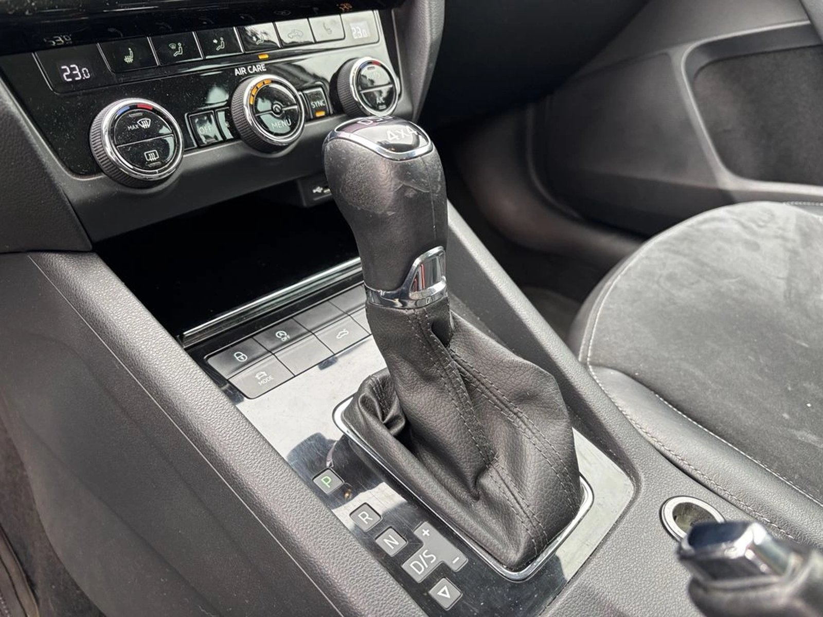 SKODA OCTAVIA 2.0 TDI DSG AUTO SCOUT 4WD 2018 - Imagen 9 de 17