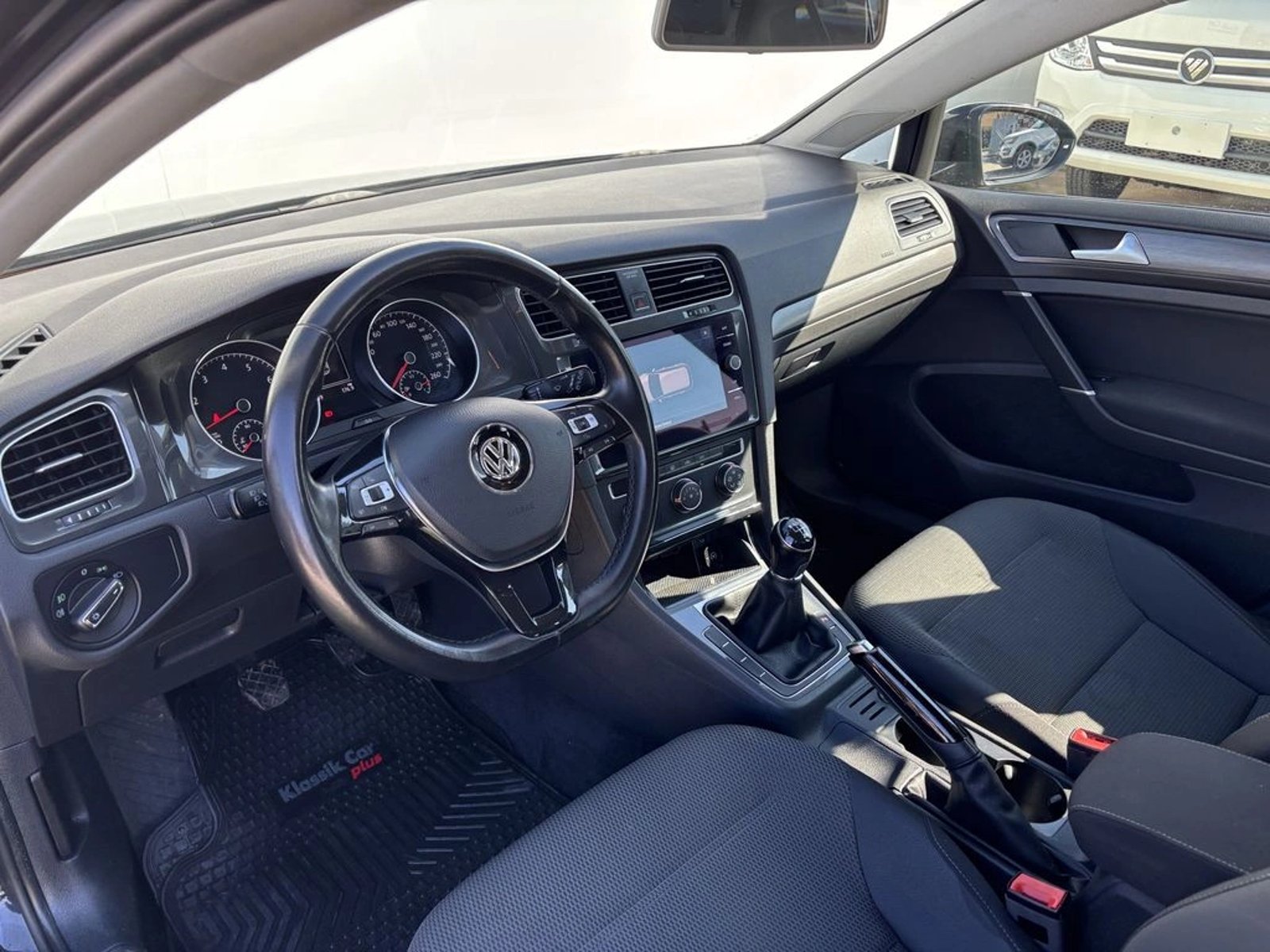 Volkswagen GOLF 1.6 COMFORTLINE MT 2018 - Imagen 9 de 20