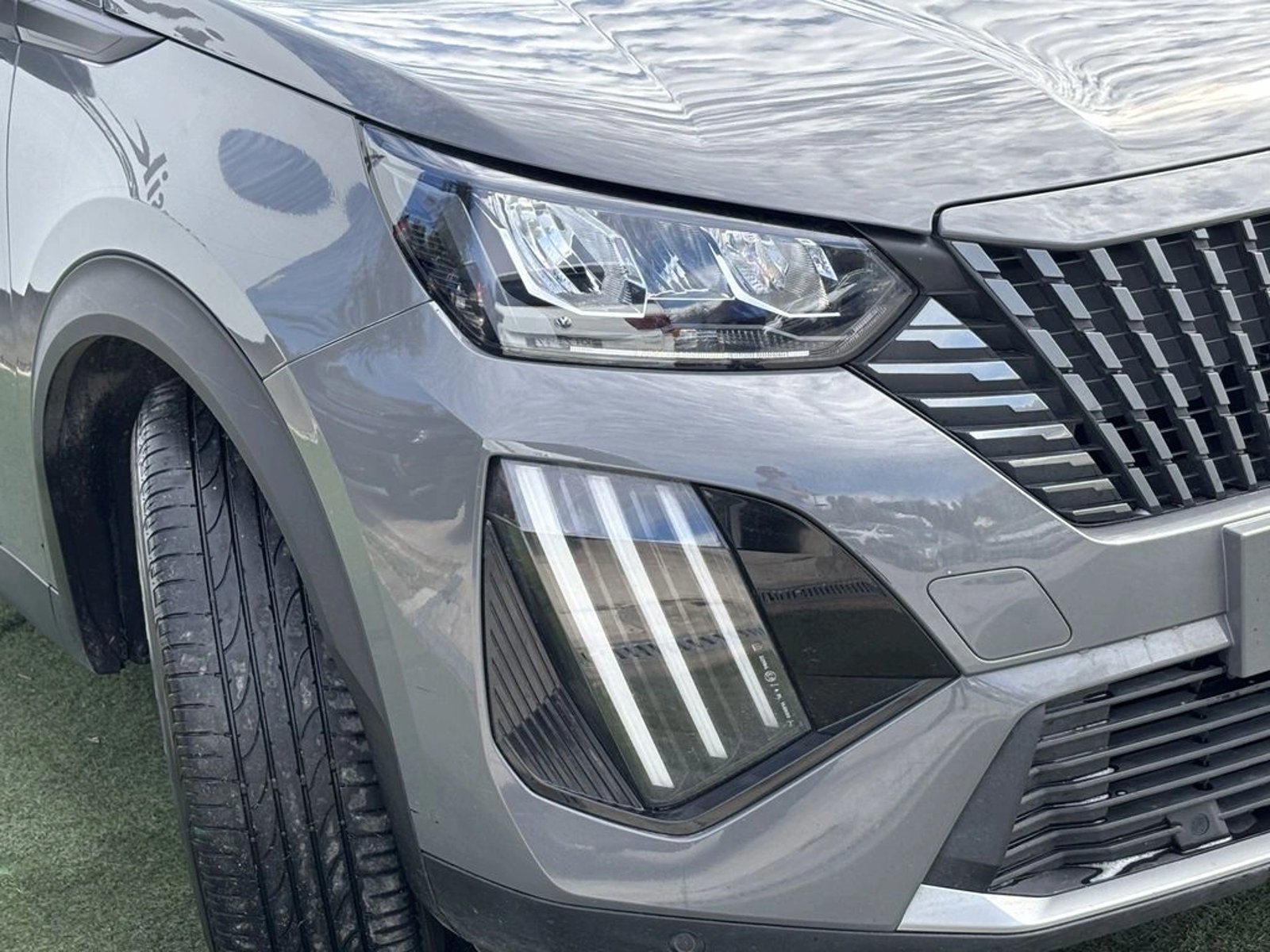 Peugeot 2008 1.2 MCA ALLURE MHEV 136HP 4X2 AT 5P 2025 - Imagen 3 de 20