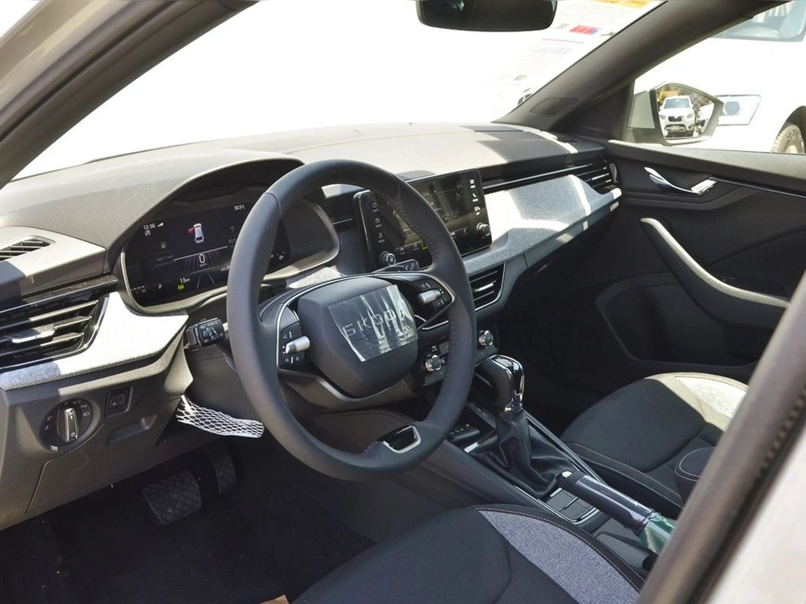 SKODA SCALA 1.5 TSI AUTO DESIGN 2026 - Imagen 8 de 17