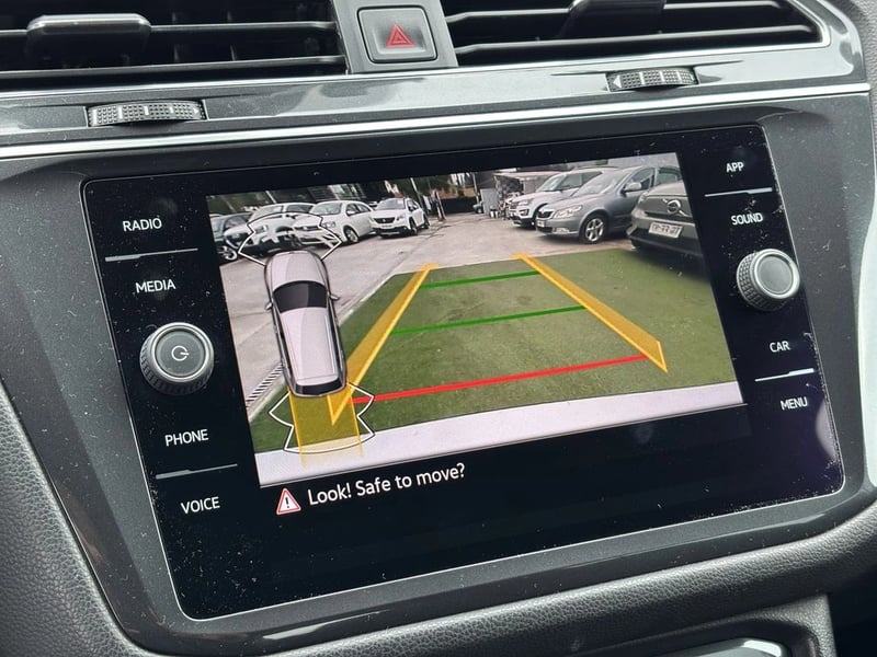 Volkswagen TIGUAN 1.4 TSI COMFORTLINE  4X2 7 ASIENTOS 2023 - Imagen 18 de 20